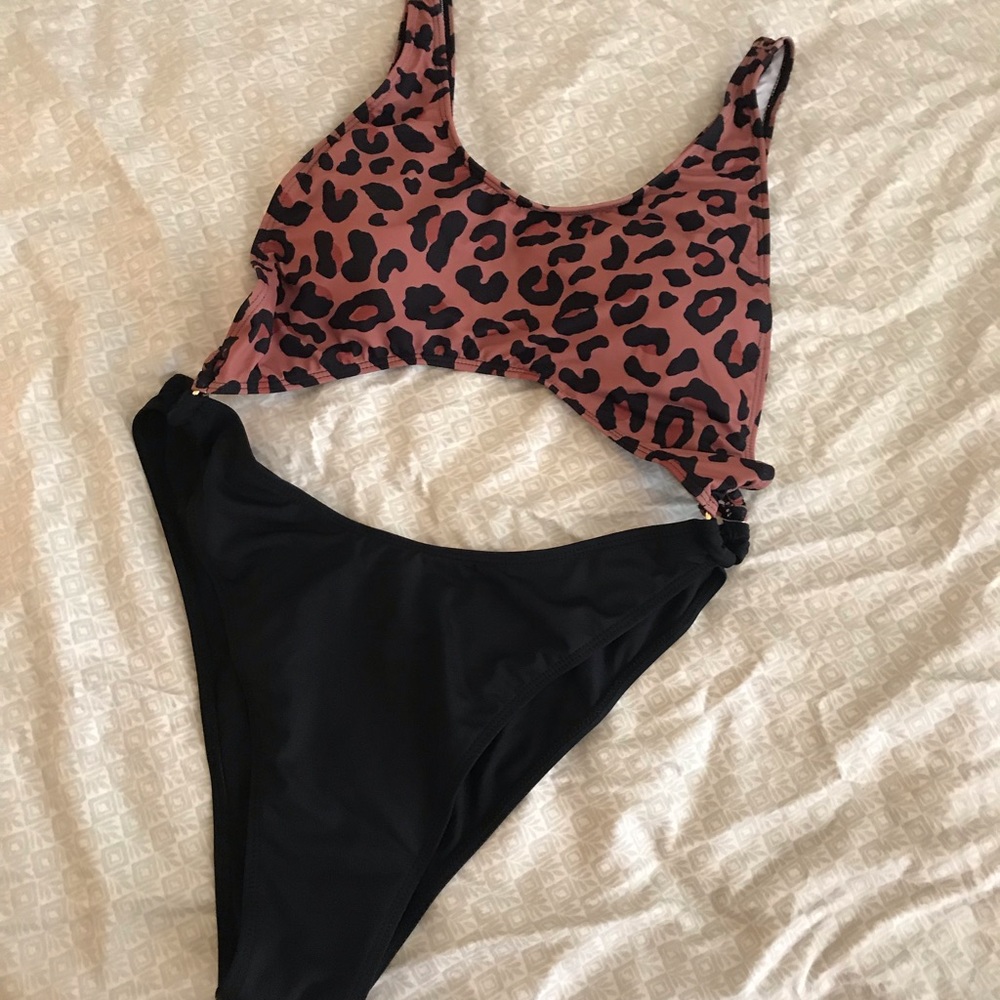 Leopard print one piece swimsuit with cutout